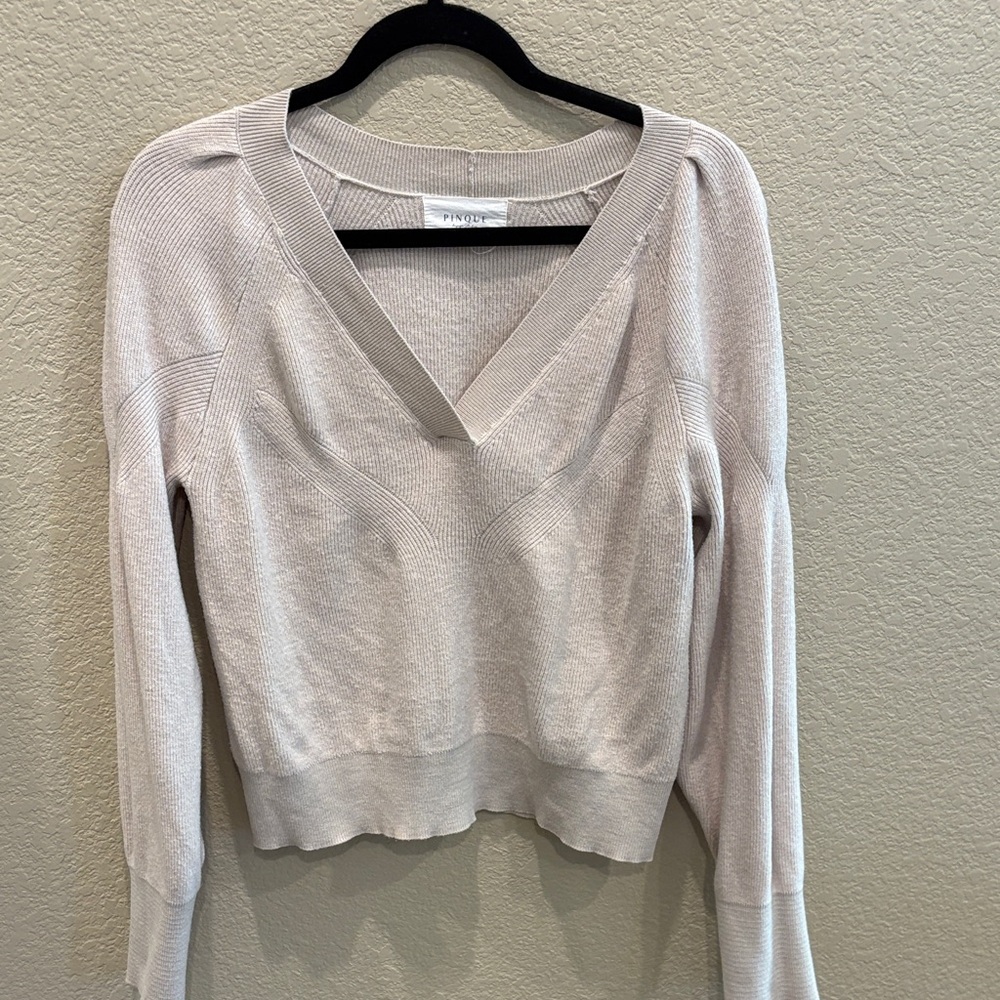 Pinque cream V-Neck Sweater